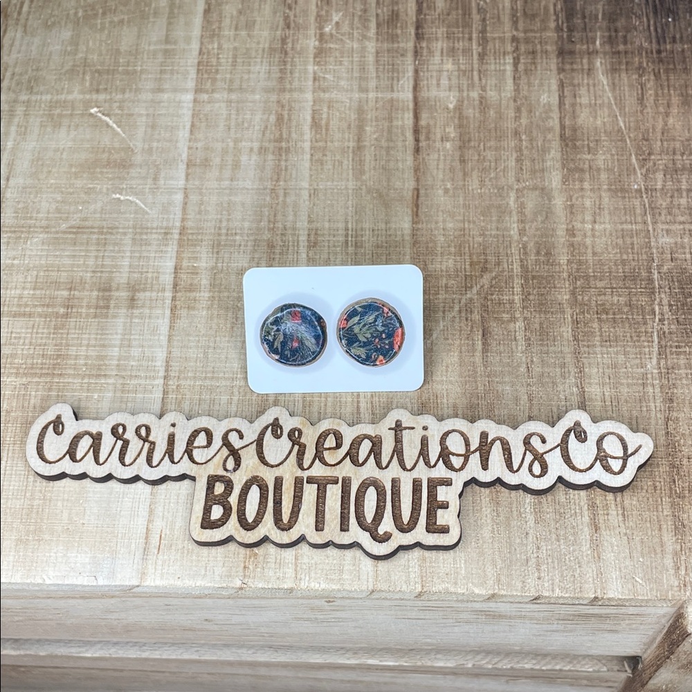 CarriesCreationsCo Floral Resin Stud Earrings in Navy and Coral